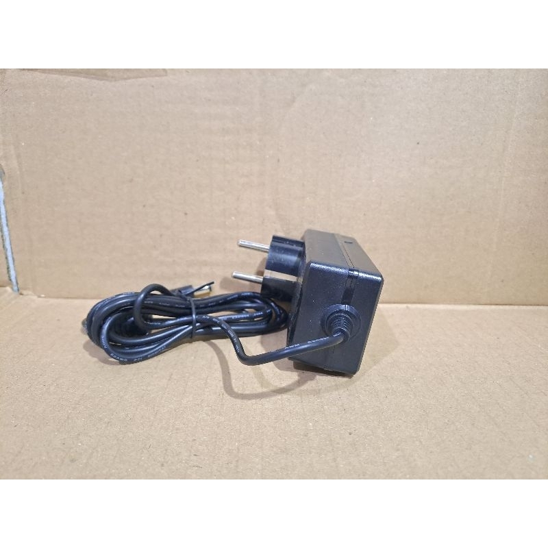 Adaptor 12 Volt /1,25 Ampere Universal .