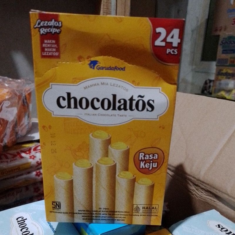 

wafer roll cokelat chocolatos mama mia lezatos