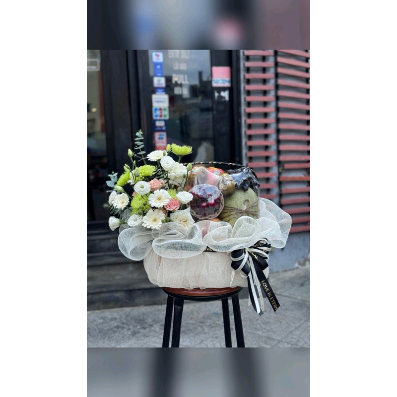 

the mixed flowers and fruits green muscat melon apple bouquets bucket buket bunga hampers siap pakai dan kirim kapan saja kemana saja dimana saja order segera