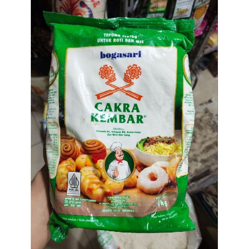 

Tepung Terigu 1kg Premium Cap Cakra Kembar Bogasari 1 kg Roti Kue Kering