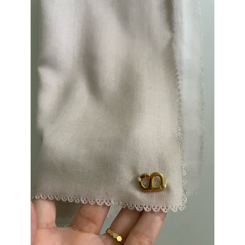 Olla Square - Buttonscarves