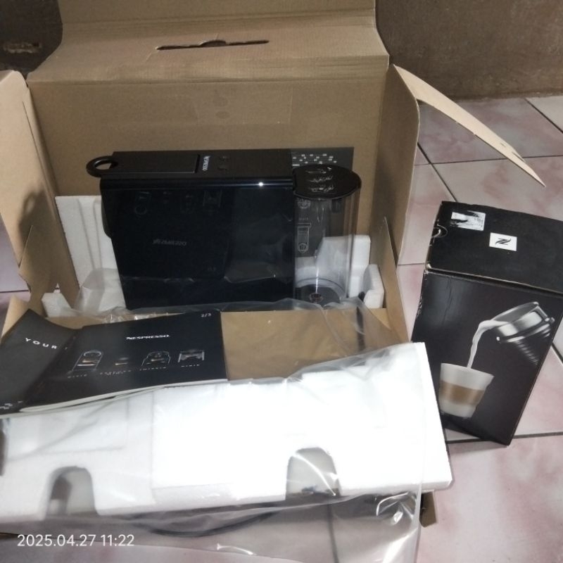 mesin kopi Nespresso essenza mini