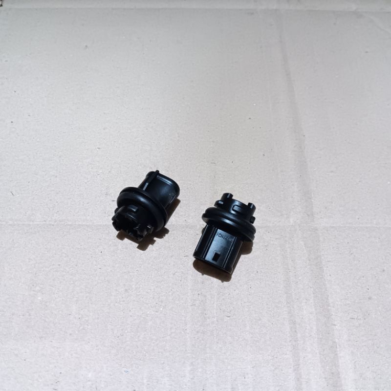 Socket fitting lampu senja lampu depan mobil kijang kapsul,sirion,innova 2004 2006 2008 Ori ichikoh