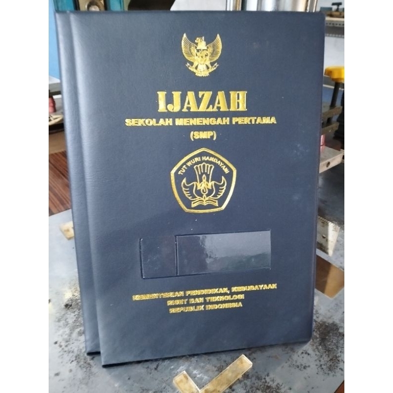 

Sampul Ijazah Sekolah Menengah Pertama || Map Ijazah SMP. Isi 4 Lembar (Umum)