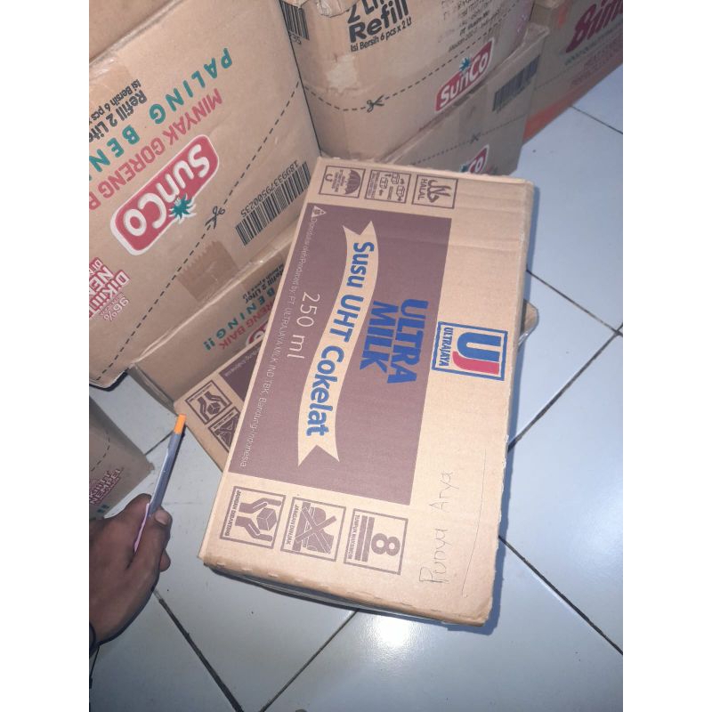 

Susu Utramilk 250ml Rasa Freshmilk ,, Stroberry,, Coklat