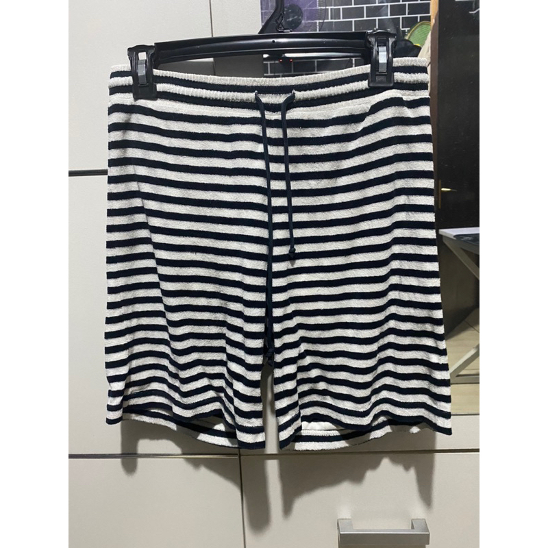 Celana Pendek Uniqlo Salur preloved