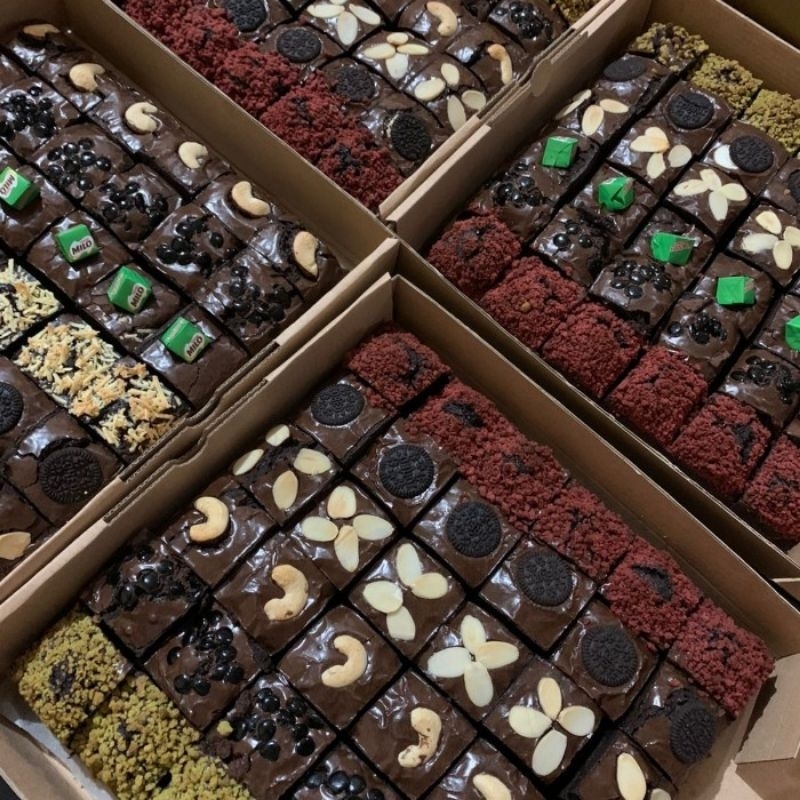 

brownies sekat/fudgy brownies 1 loyang isi 36 pcs