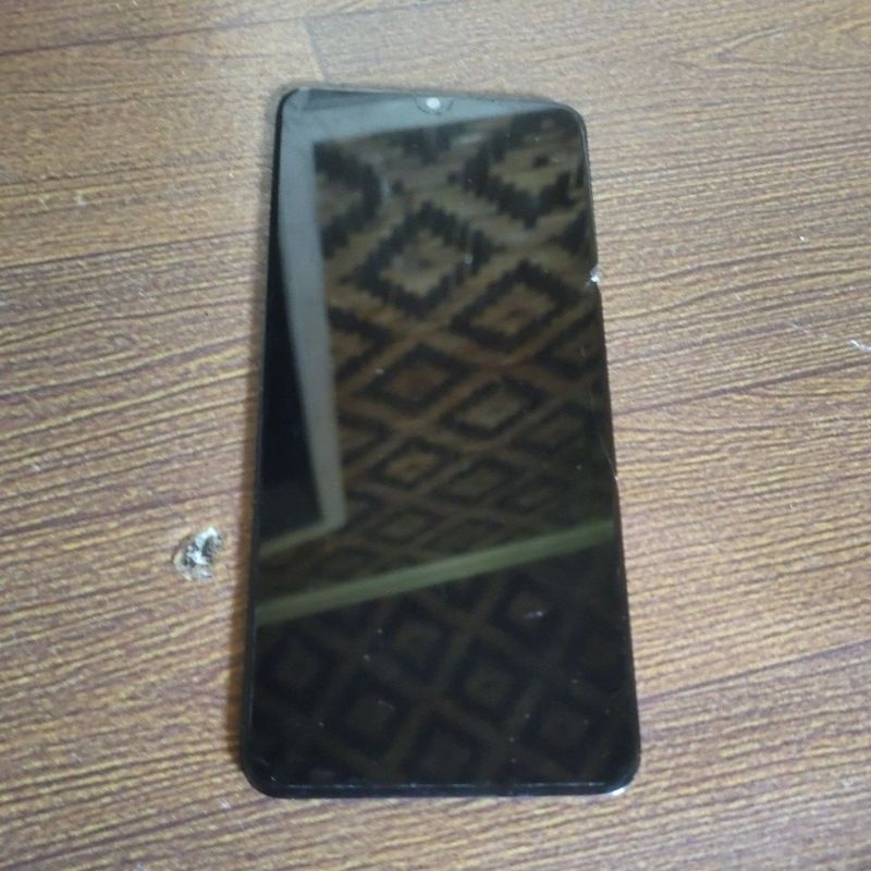 lcd realme 5 5i c3 ORI copotan minus retak tc disamping , baca deskripsi.