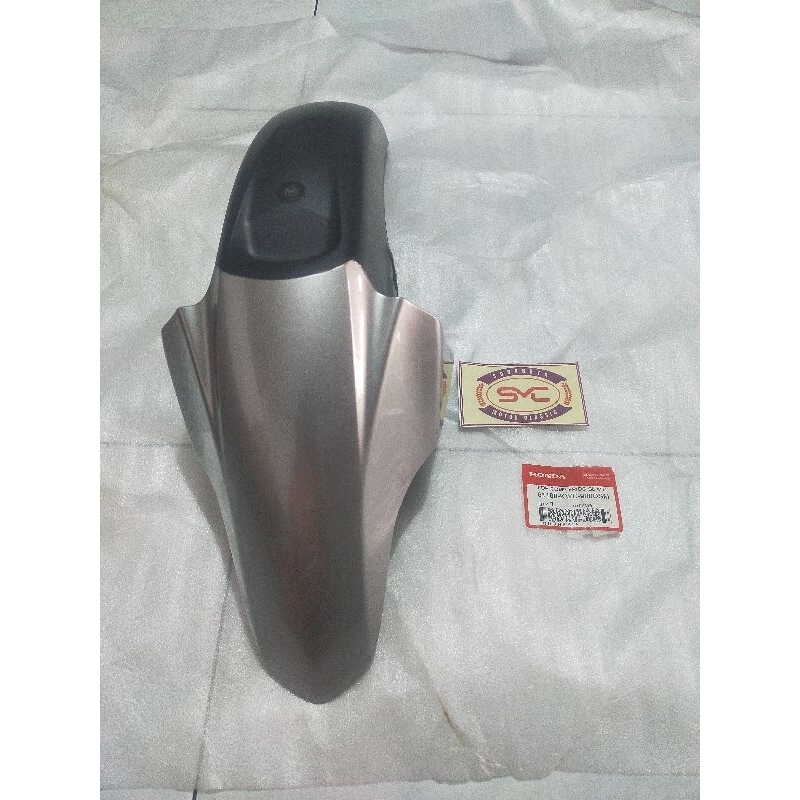 61100-KWC-900DSM spakbor slebor depan CS1 silver ORI AHM