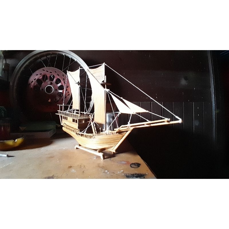 miniatur Kapal Layar Pinisi