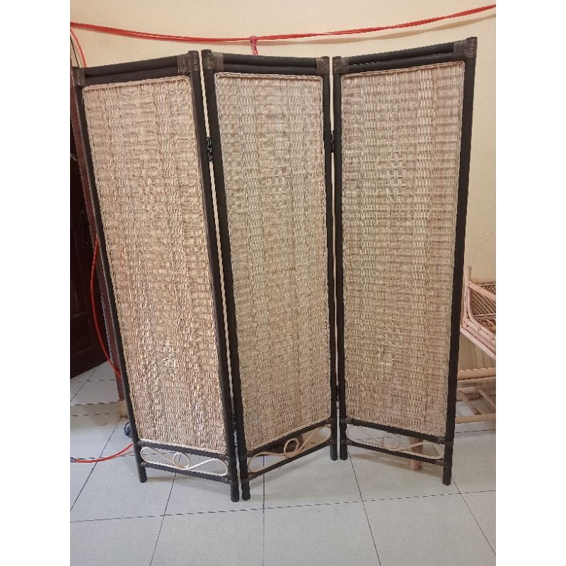 penyekat ruangan rotan/partisi ruangan