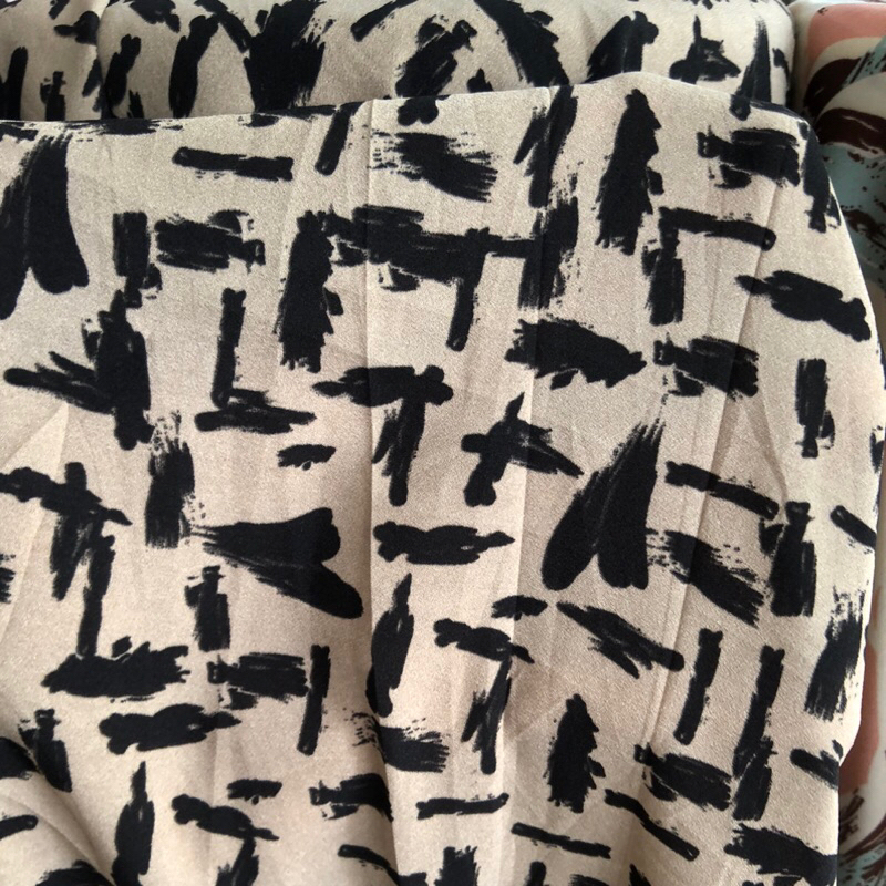 kain silk sutra motif - kain silk sutra motif abstrak - kain silk sutra motif impor - kain silk sutr