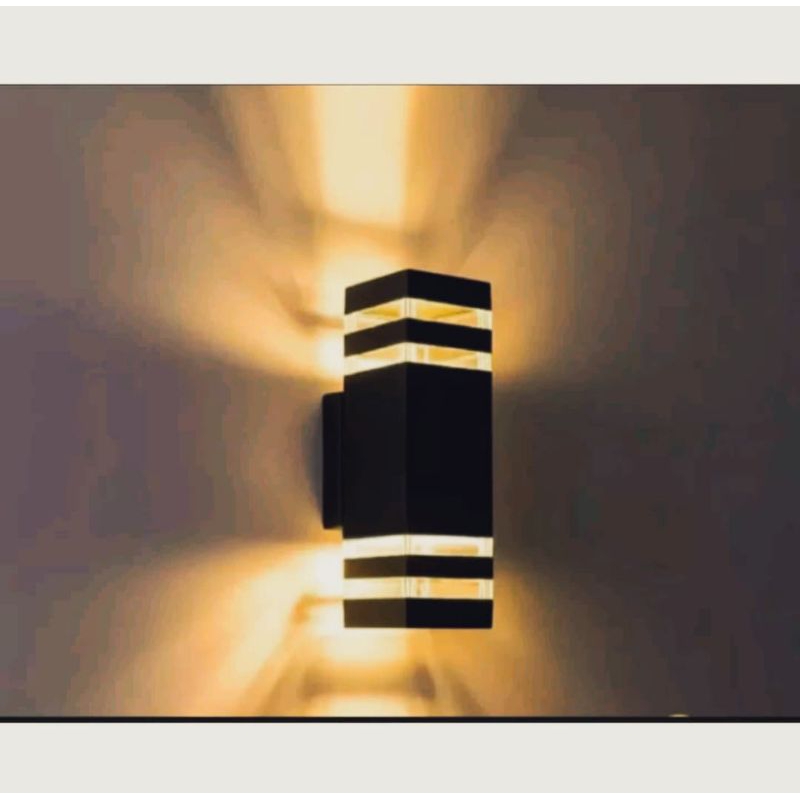 Lampu hias dinding tempel depan teras rumah minimalis