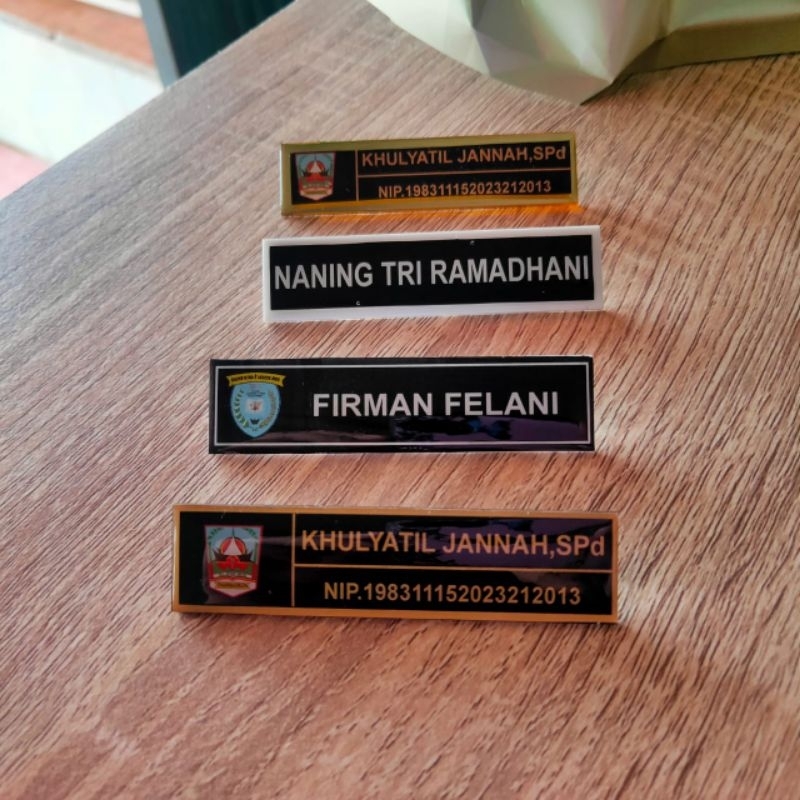 

NAME TAG PAPAN NAMA RESIN UV MEWAH