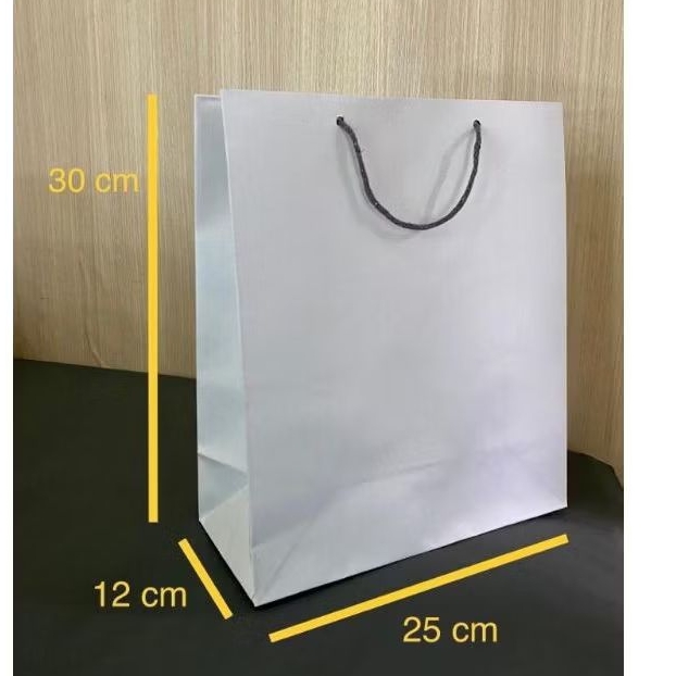 

Paper Bag polos putih 25x30 cm