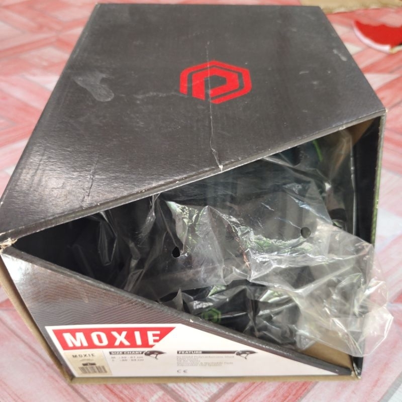 Helm Sepeda POLYGON MOXIE Size L