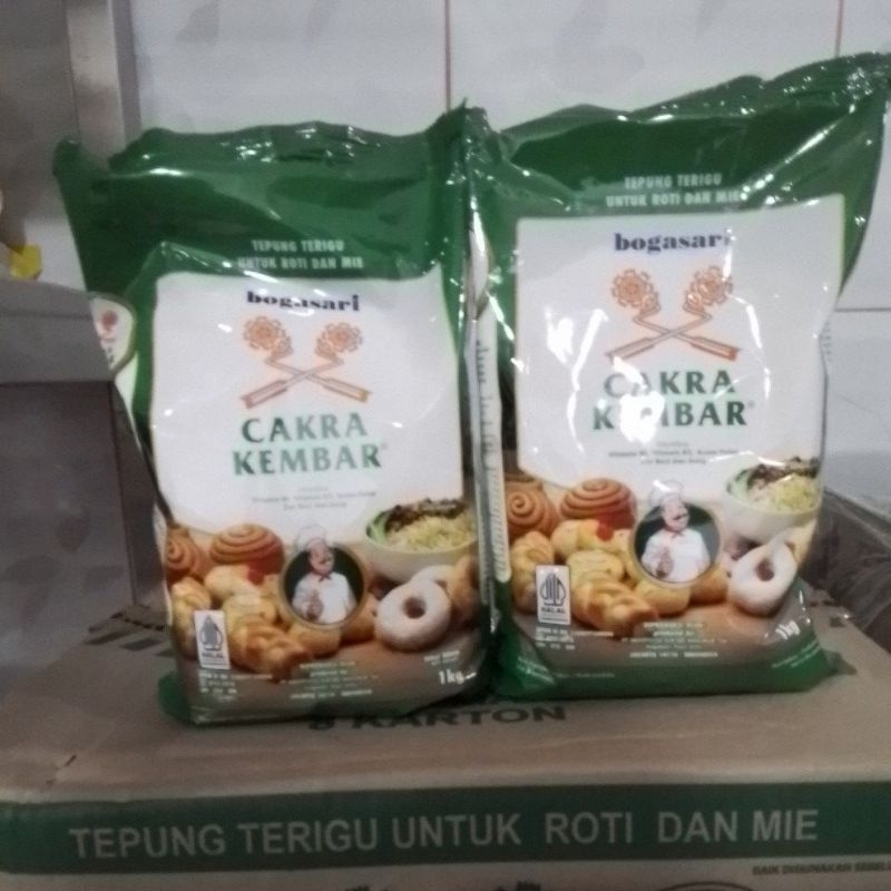 

Cakra Kembar Premium Tepung Terigu 1kg 1dus (1kg x 12pcs)