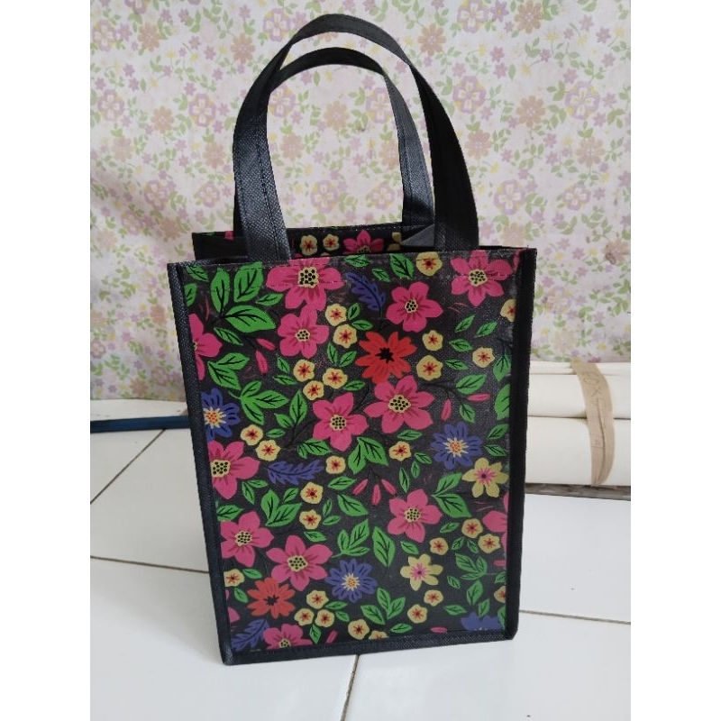 

Tas Spunbond (20x16x28)cm