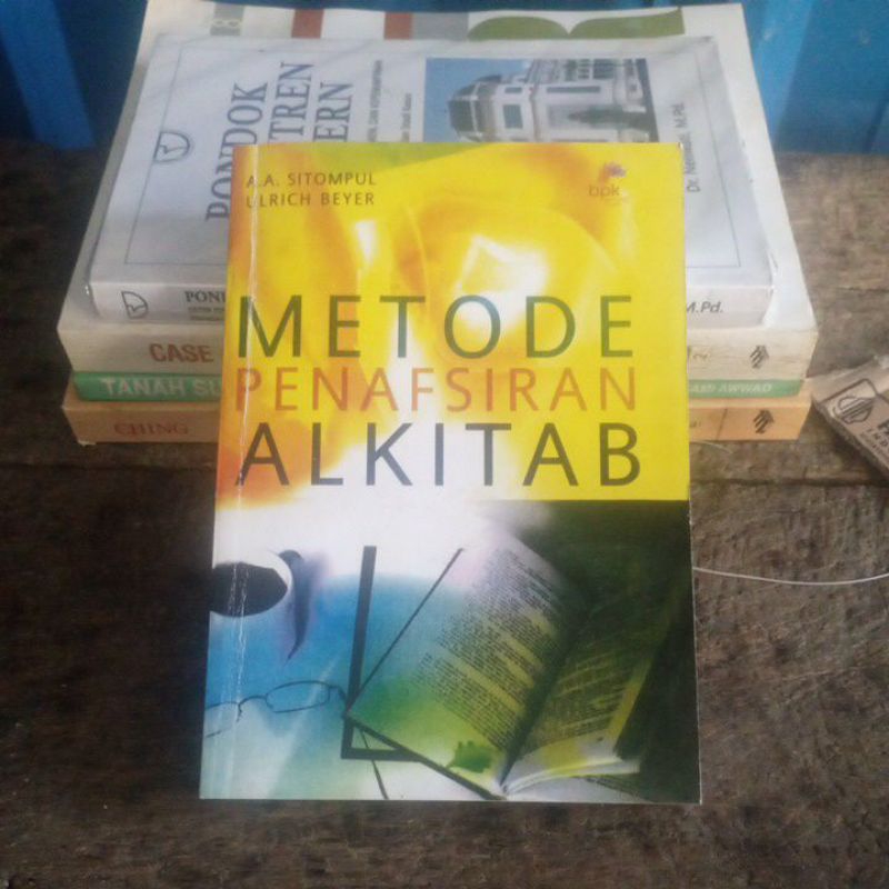 Metode Penafsiran Alkitab oleh AA  Sitompul BPK Gunung Mulia
