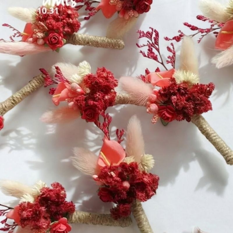 red merah maroon burgundy boutonniere bunga dada jas corsage korsase peniti Bros pin pengantin pria 