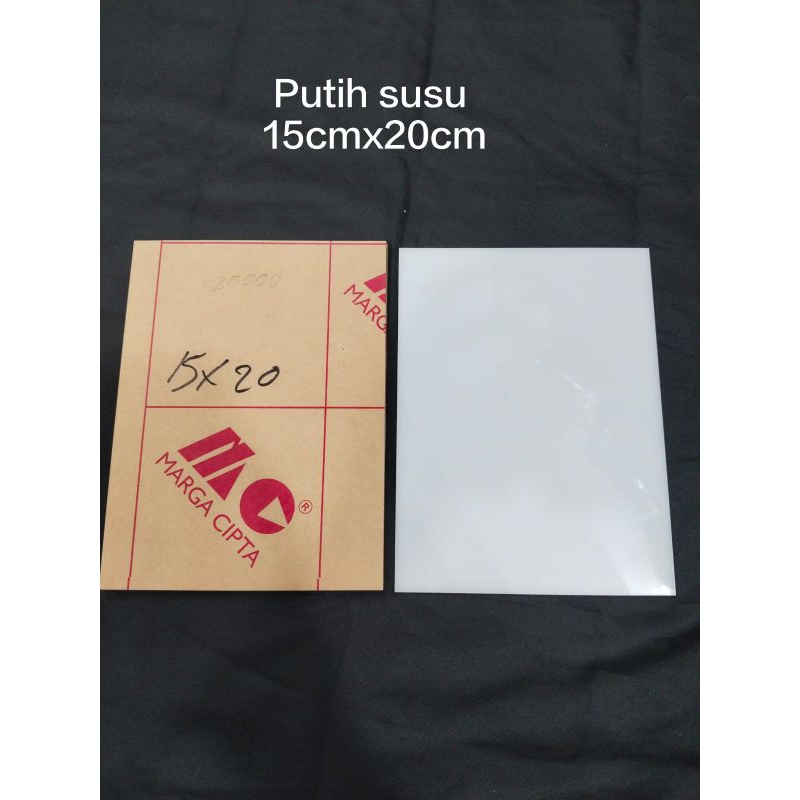

Akrilik Lembaran Putih susu Tebel 2mm 15cm x 20cm