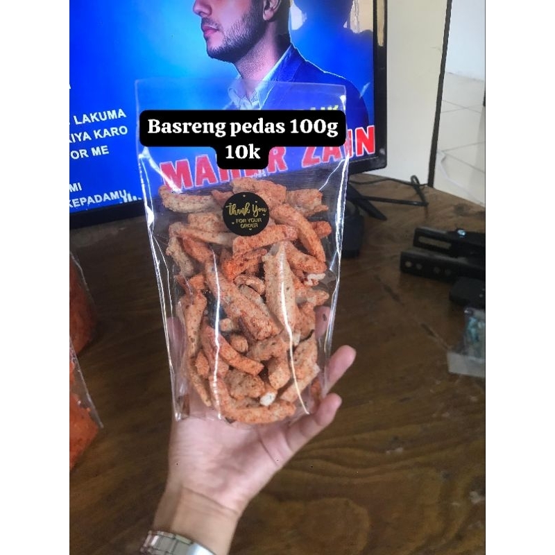 

Basreng pedas jeruk purut, usus, kripik kaca