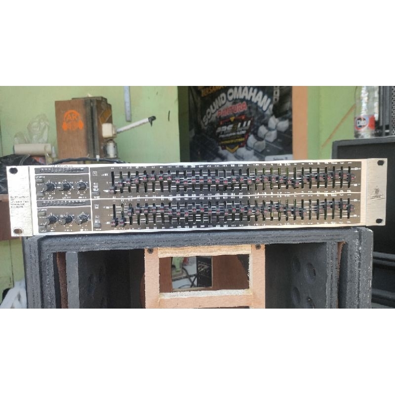 Equalizer Behringer GEQ3102