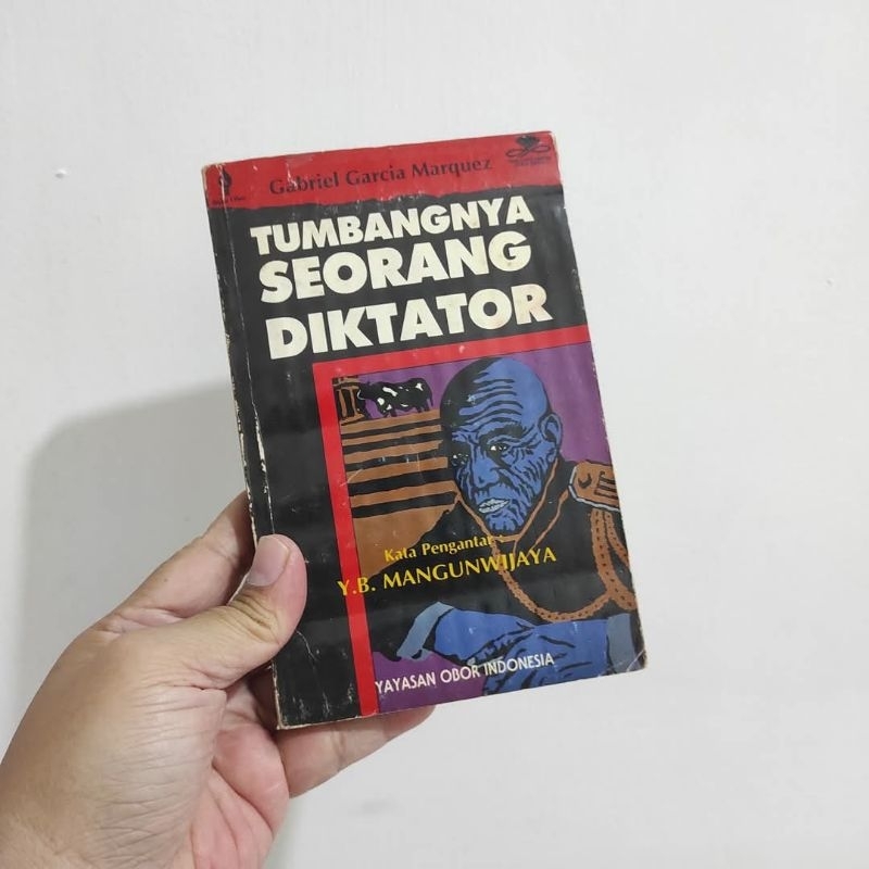 Buku Terjemahan Tumbangnya Seorang Diktator - Gabriel Garcia Marquez