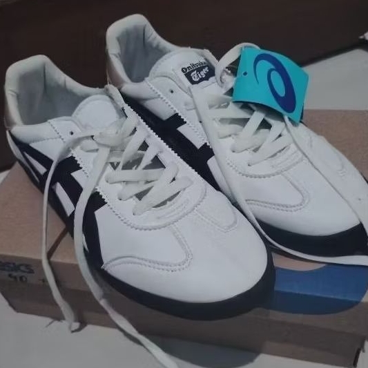 Sepatu Onitsuka Tiger Hitam Putih size 40