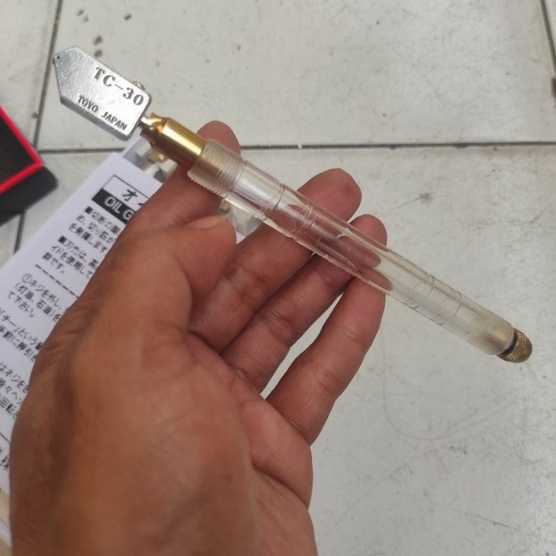 

pisau potong kaca toyo cutter tc 30 original Made in Japan oil glass cutters