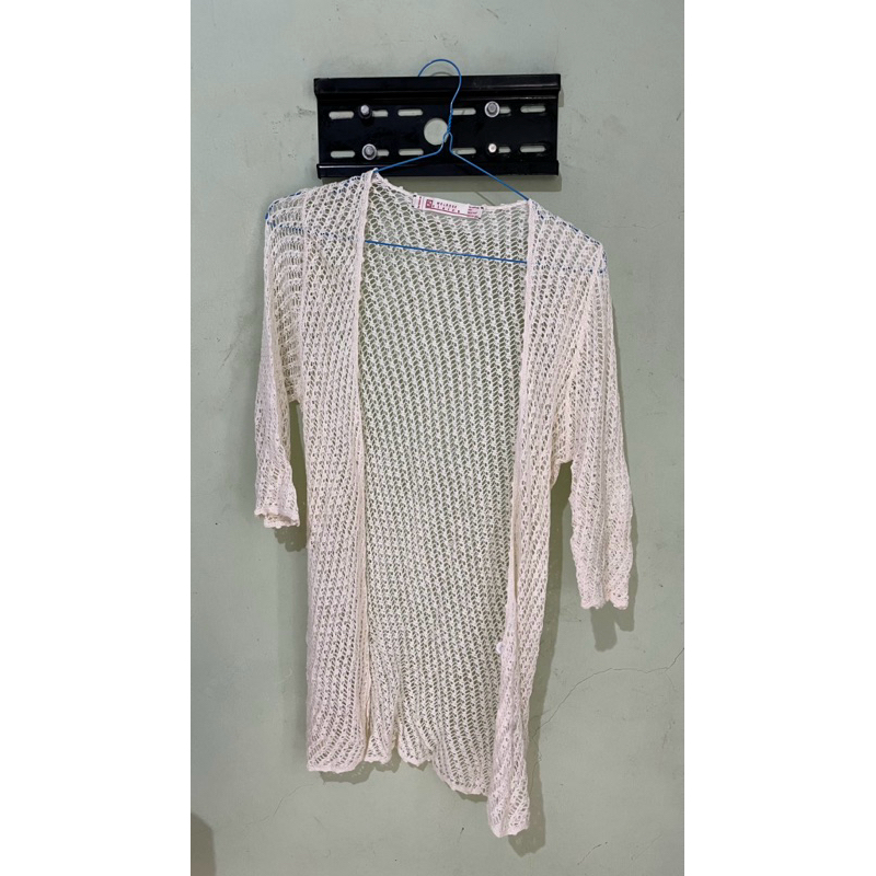 Preloved Outer Rajut Jaring Jaring Wanita