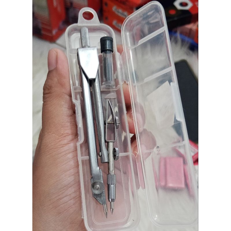 

JANGKA BESI UNTUK SEKOLAH DAN KANTOR BAHAN KOKOH