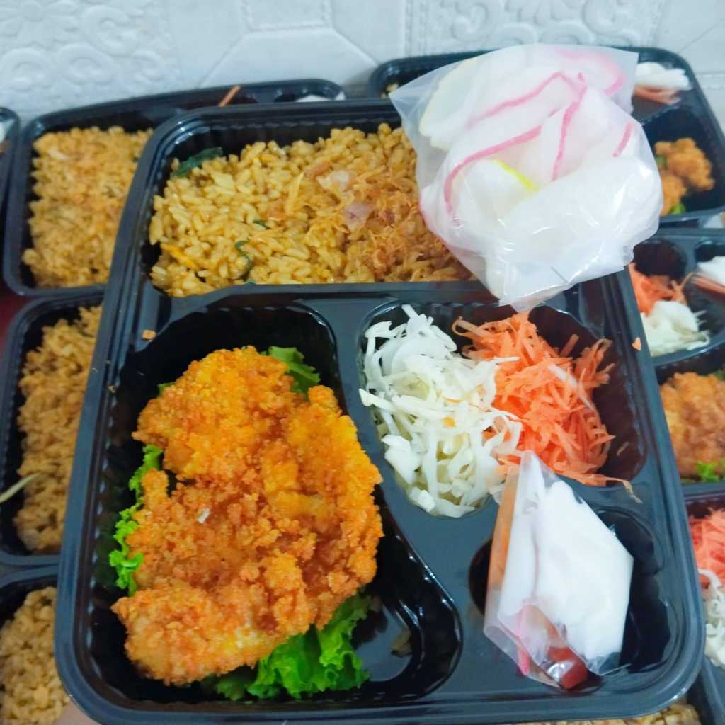 

Jual Nasi Goreng Chicken Katsu Bento/Paket Nasi Goreng Murah Enak/Paket Nasi Bento