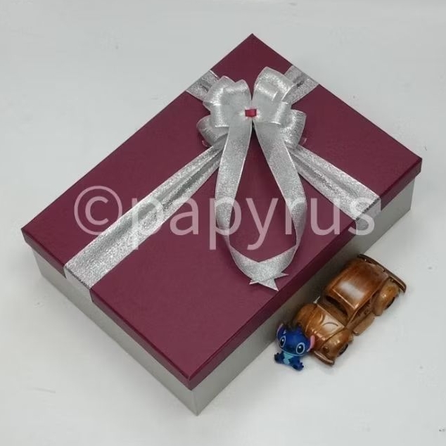 

PAPYRUS Kombinasi 25x35 Tinggi 10cm Kotak Kado Gift Box V3