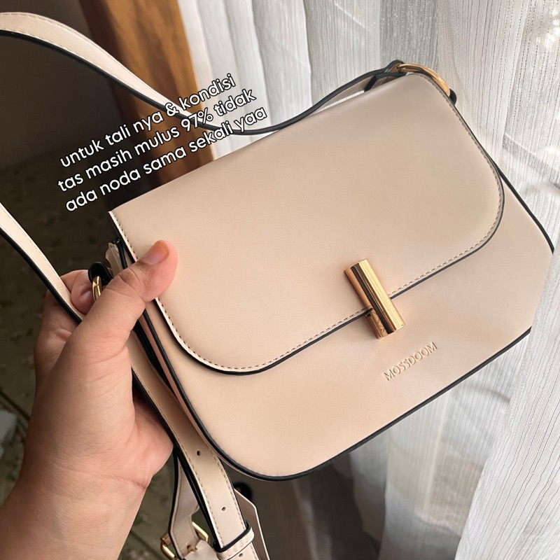 Preloved Moosdom Sling Bag Valerie (putih krim)