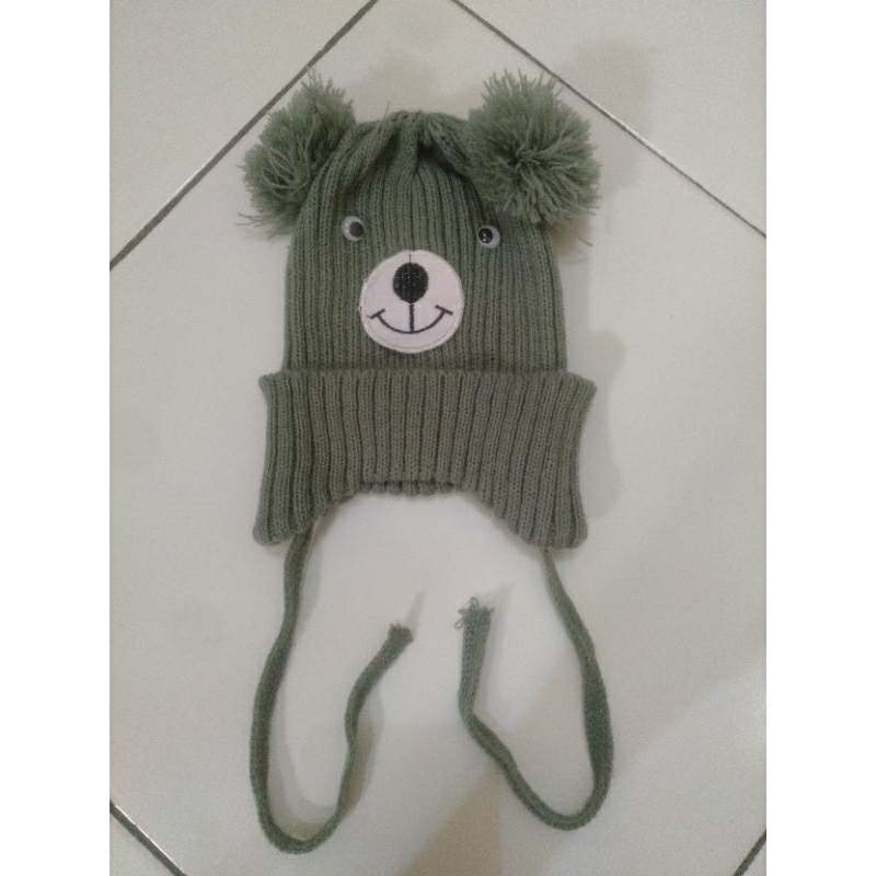 Kupluk rajut beruang bertali