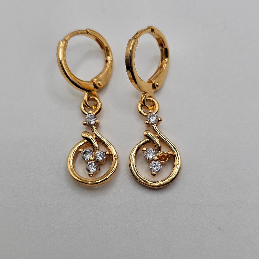 Anting Jepit Wanita Mata Putih Lapis Emas Cantik