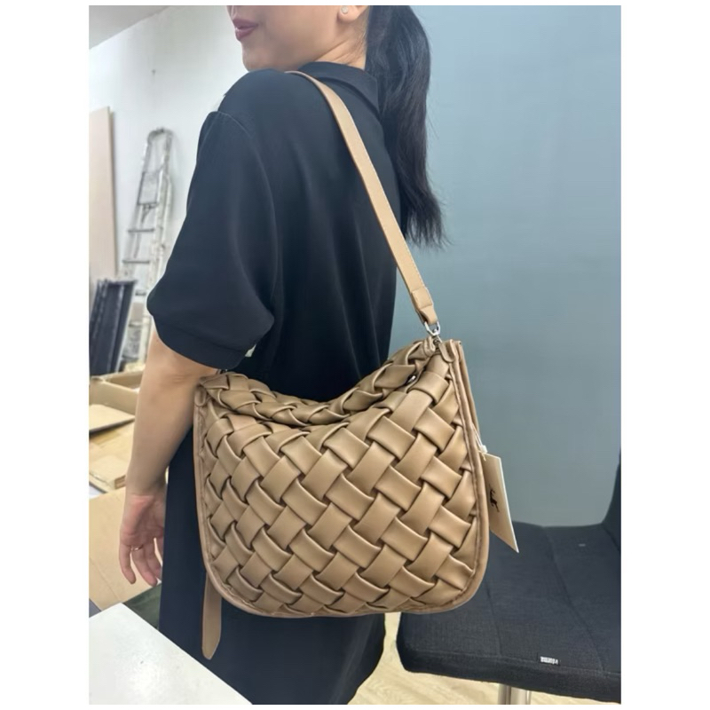 Tas original by Madelyn Apurva, Regent, Kensington, Gusachi, Jani & Tino, Dila SP, Zyros