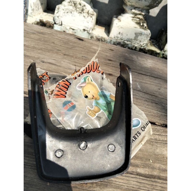 KEPET AIR/MANISAN SELEBOR BELAKANG/COVER SPAKBOR/PET SPAKBOR/BUNTUT SELEBOR BELAKANG HONDA C700/C800