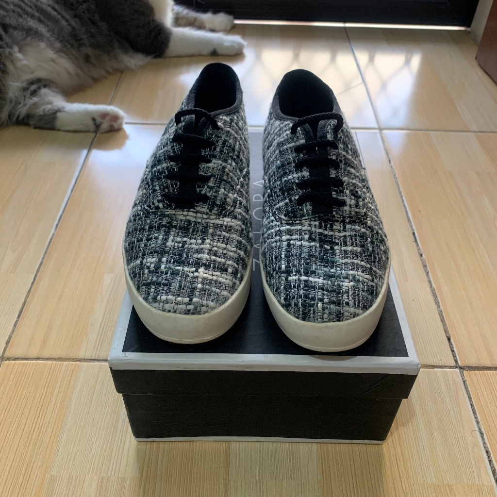 PRELOVED Sepatu Zalora Tweed Texture Sneakers Ukuran 38