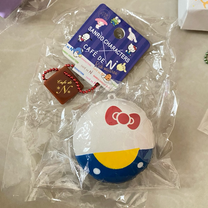 Squishy Cafe de n x Sanrio Rich Macaron Hello Kitty