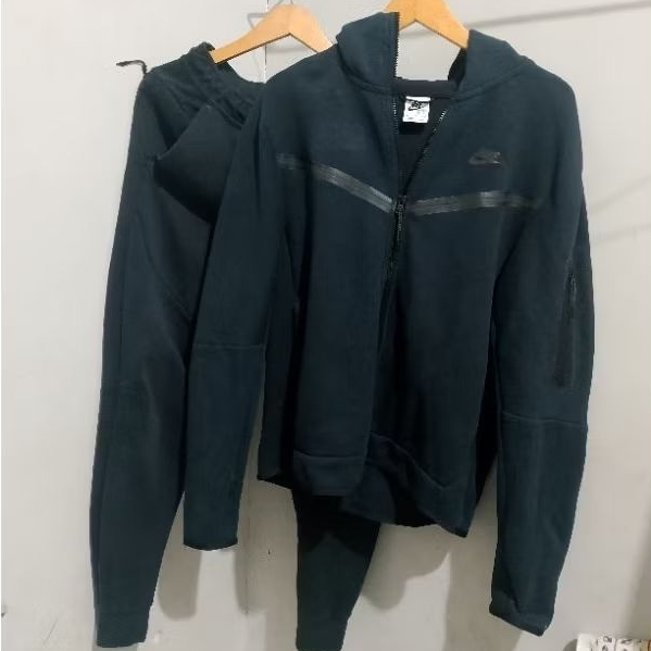 One Set Nike Tech Fleece Zipper Pocket L Black Hoodie & Jogger Second Original Preloved