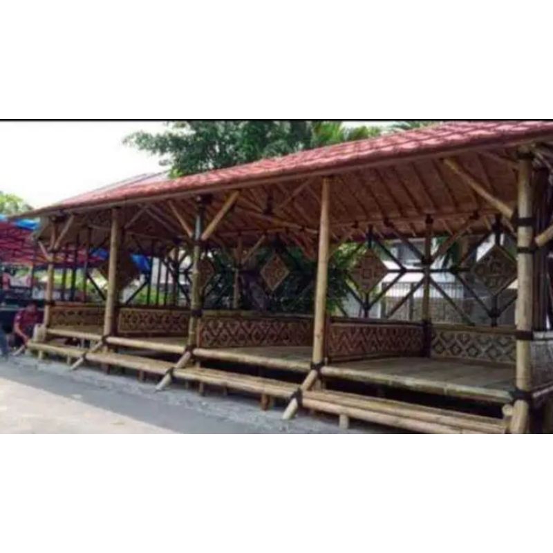 Saung lesehan. saung bambu