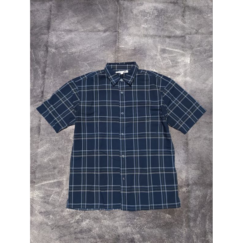 Kemeja Uniqlo x JW Anderson