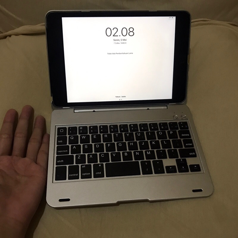 iPad Mini 4 128GB + Keyboard for iPad Mini 4