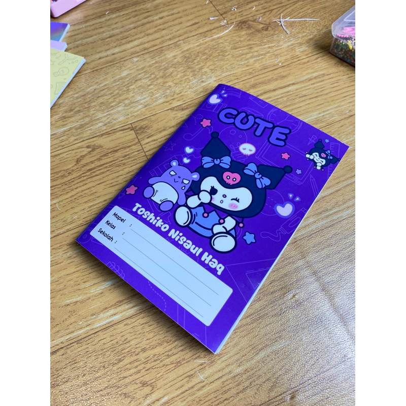 

BUKU TULIS BUKU BERGARIS BUKU CATATAN BUKU SEKOLAH BUKUR KARAKTER BUKU KUROMI BUKUTULIS SEKOLAH BUKU ANAK