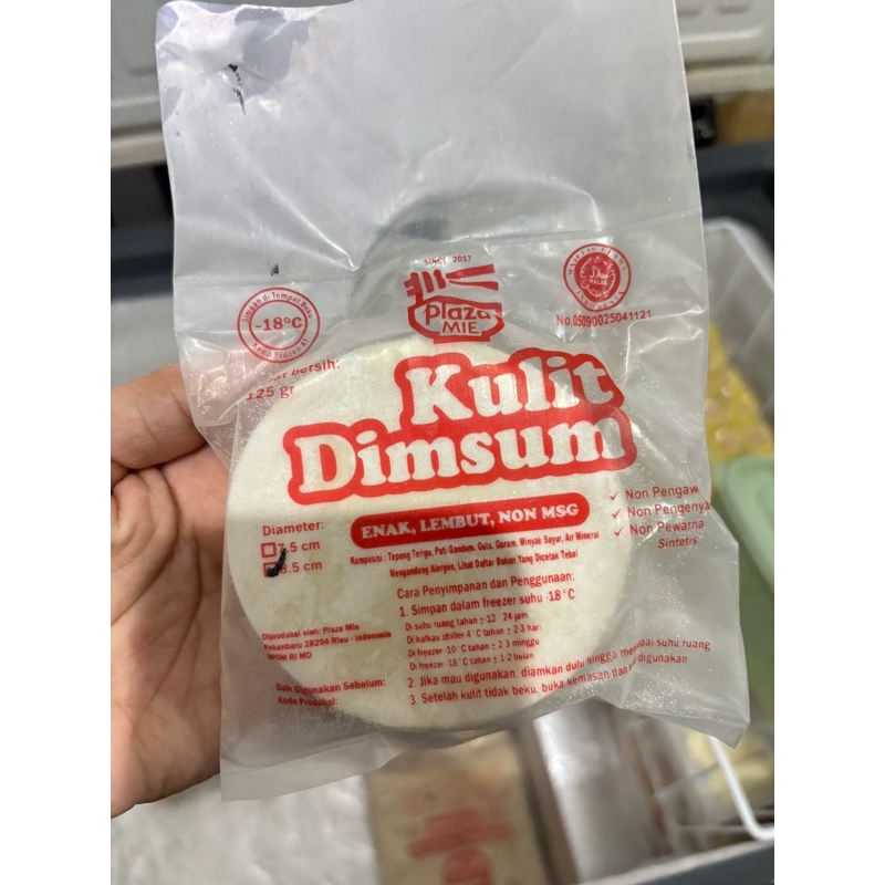 

kulit dimsum ukuran 8,5cm isi +- 37 lembar