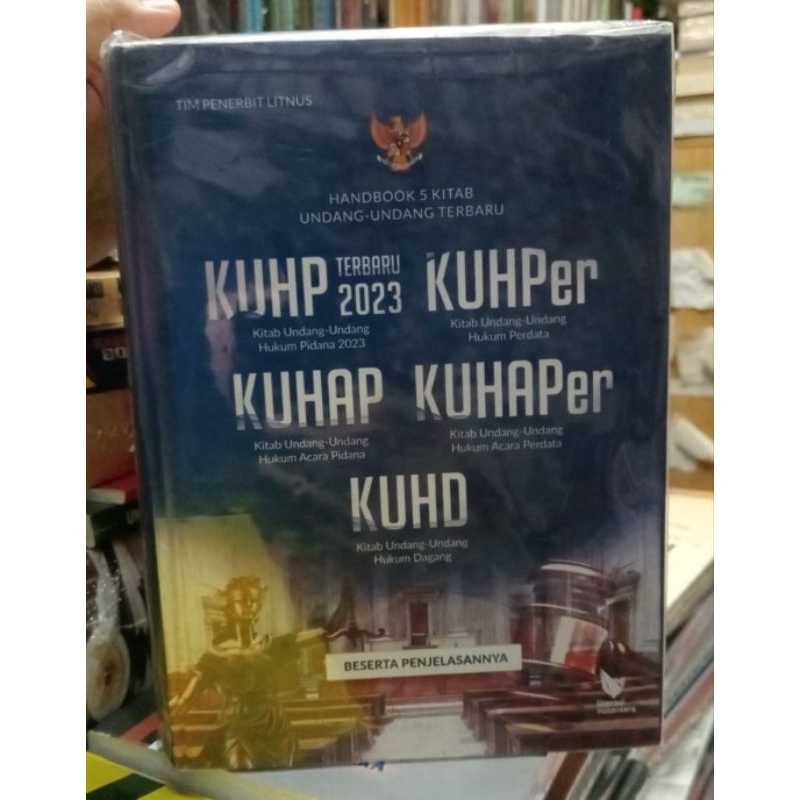 HANDBOOK 5 KITAB UNDANG-UNDANG TERBARU KUHP Terbaru 2023, KUHAP, KUHPer, KUHAPer, dan KUHD Beserta P