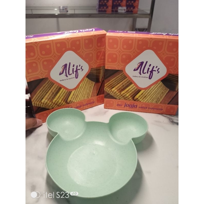 

2 pcs lapis legit besar (vacum) FREE piring diet