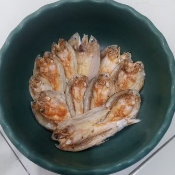 

Ikan Asin Bilis Belahan